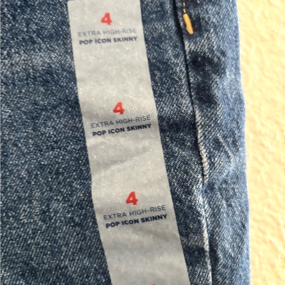 Old Navy Women's Blue Distressed Skinny Jeans - Picture 4 of 4